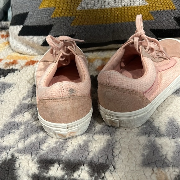 Women’s size 8 pink vans - Picture 4 of 6